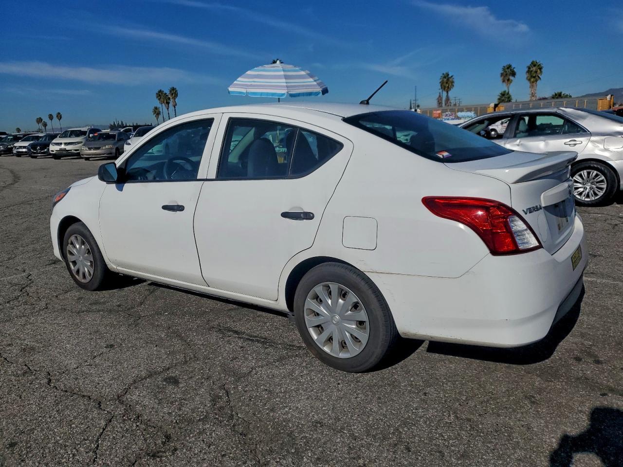 2015 Niss Versa S - Фото 2