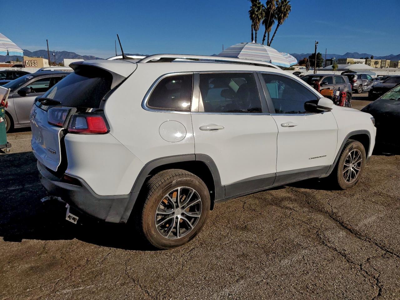 2021 Jeep Cherokee Latitude Plus - Image 3