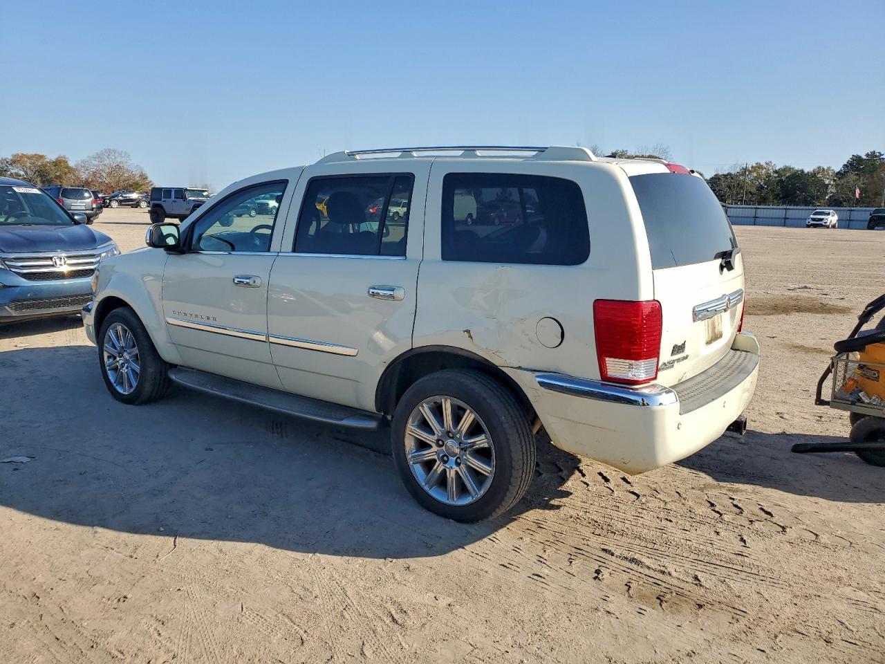 2007 Chrysler Aspen Limited - Фото 2