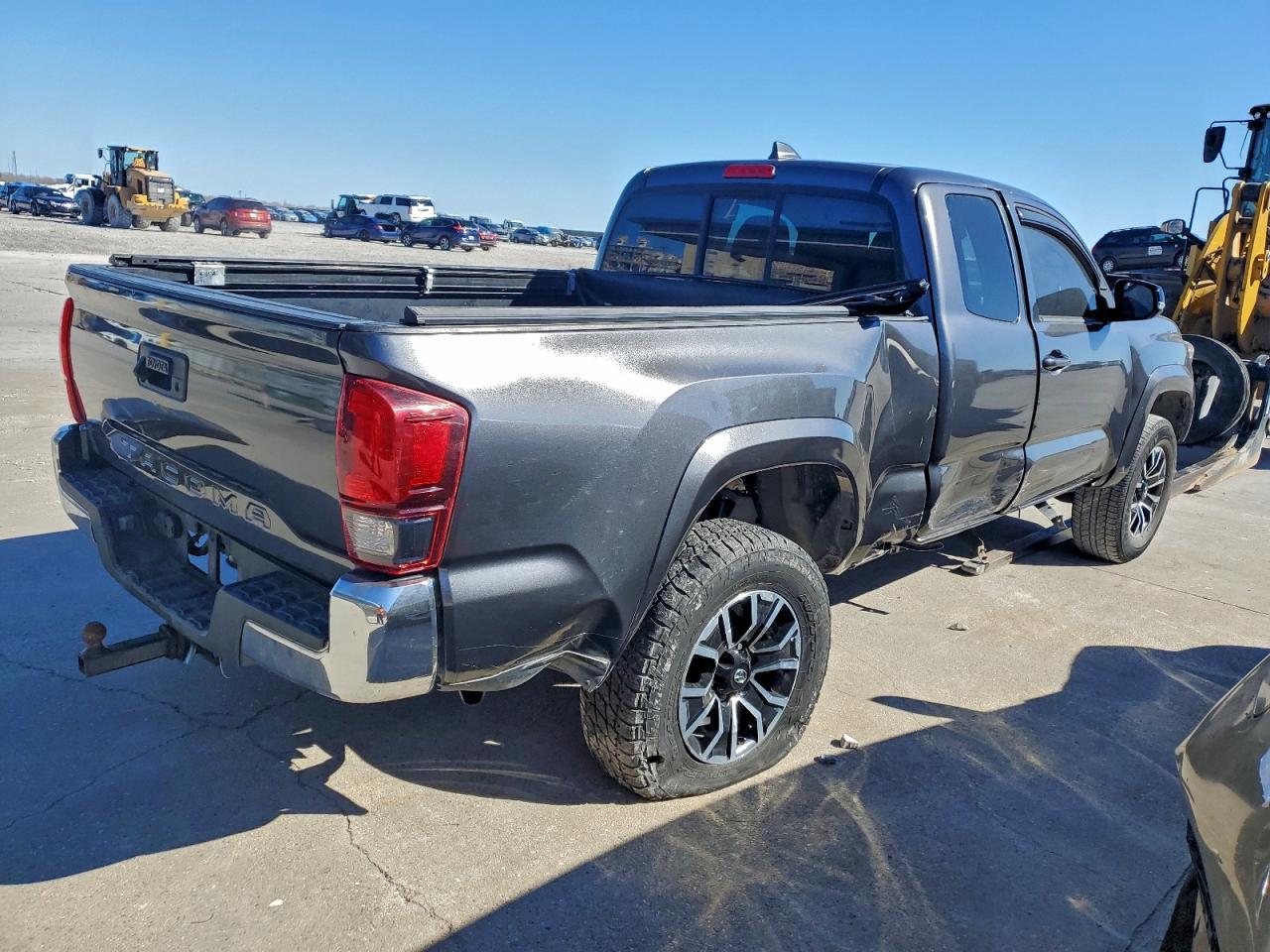 2023 Toyota Tacoma Access Cab - Image 3