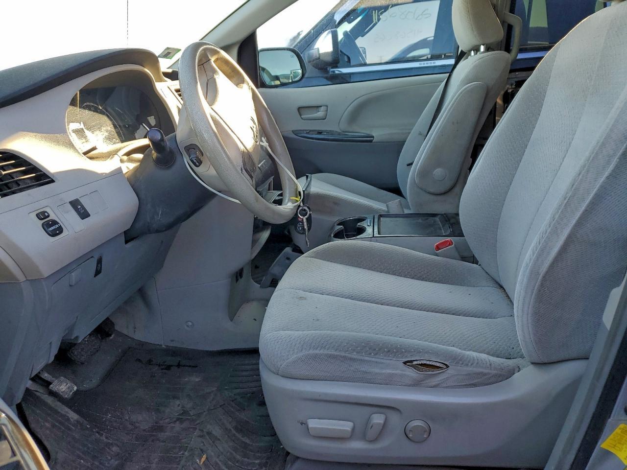 2011 Toyota Sienna Le - Фото 7