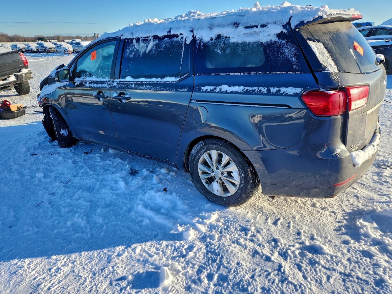 2017 Kia Sedona Lx - Фото 2