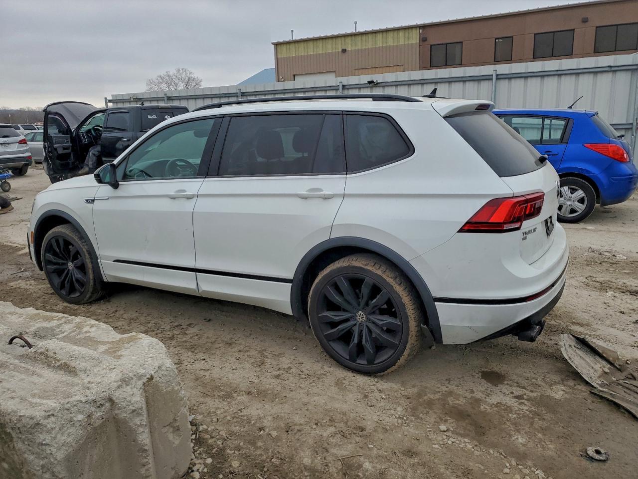 2021 Volkswagen Tiguan Se - Image 2