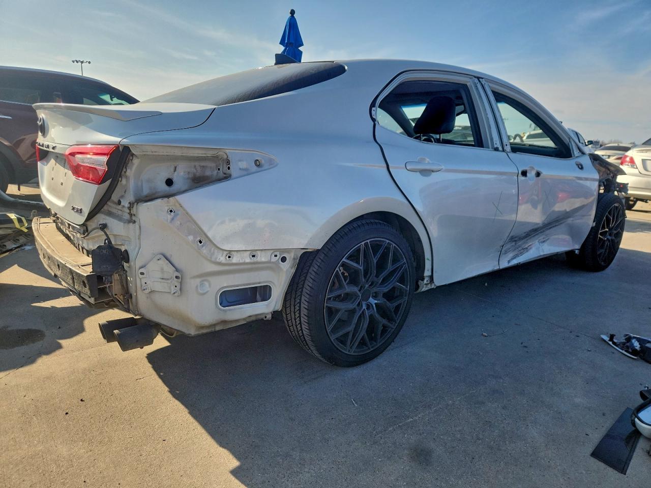 2020 Toyota Camry Xse - Фото 3