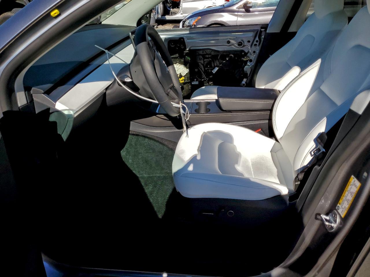 2025 Tesla Model Y - Фото 7