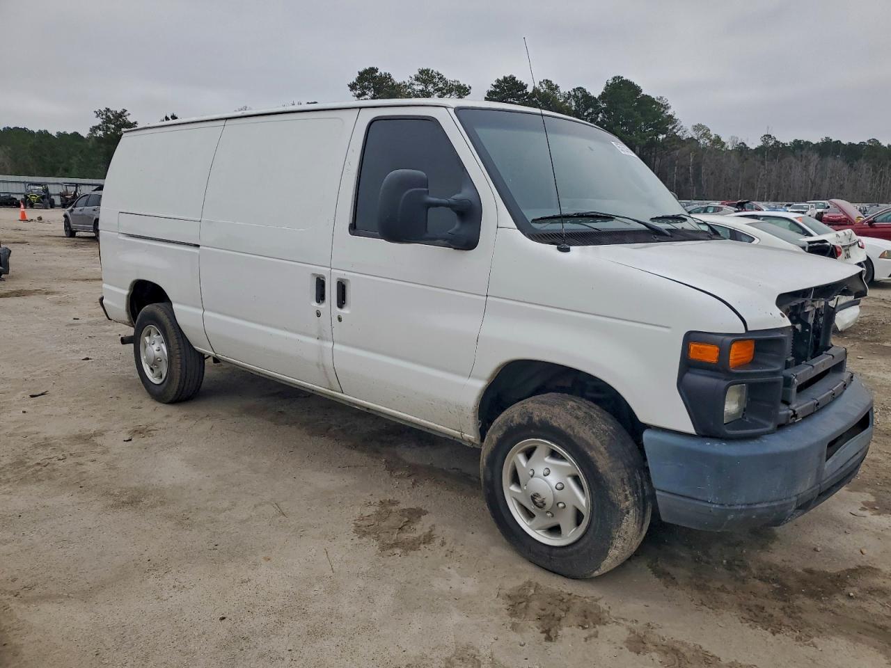 2012 Ford Econoline E250 Van - Фото 4