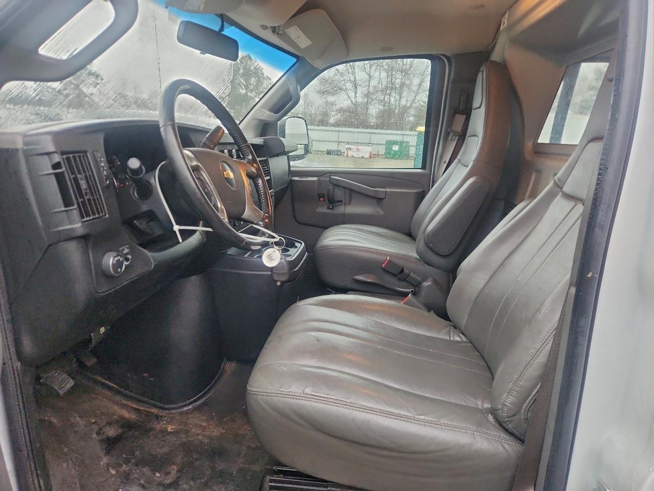 2019 Chevrolet Express 3500 Utility / Service Van - Фото 7