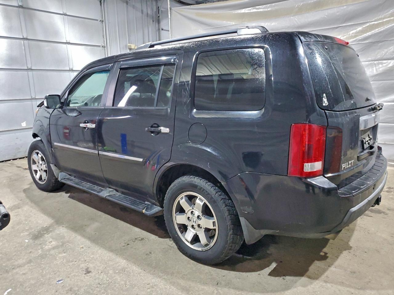 2009 Honda Pilot Touring - Image 2