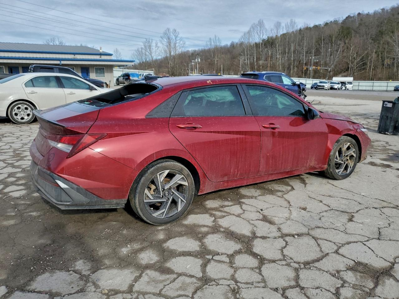 2025 Hyundai Elantra Sel Sport - Image 3
