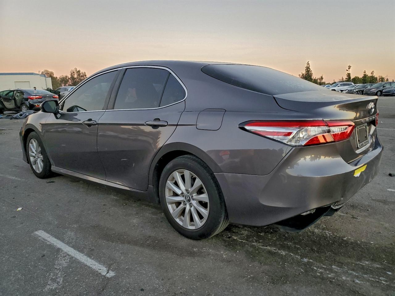 2018 Toyota Camry L - Фото 2