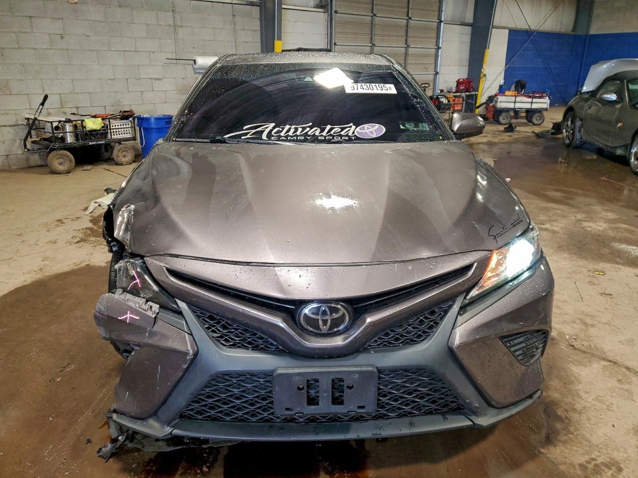 2020 Toyota Camry Se - Фото 5