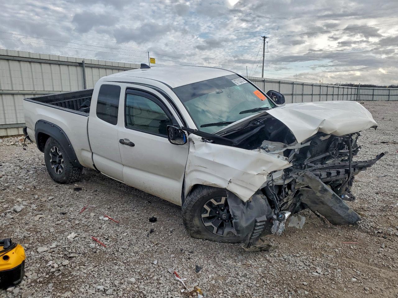 2021 Toyota Tacoma Access Cab - Image 4