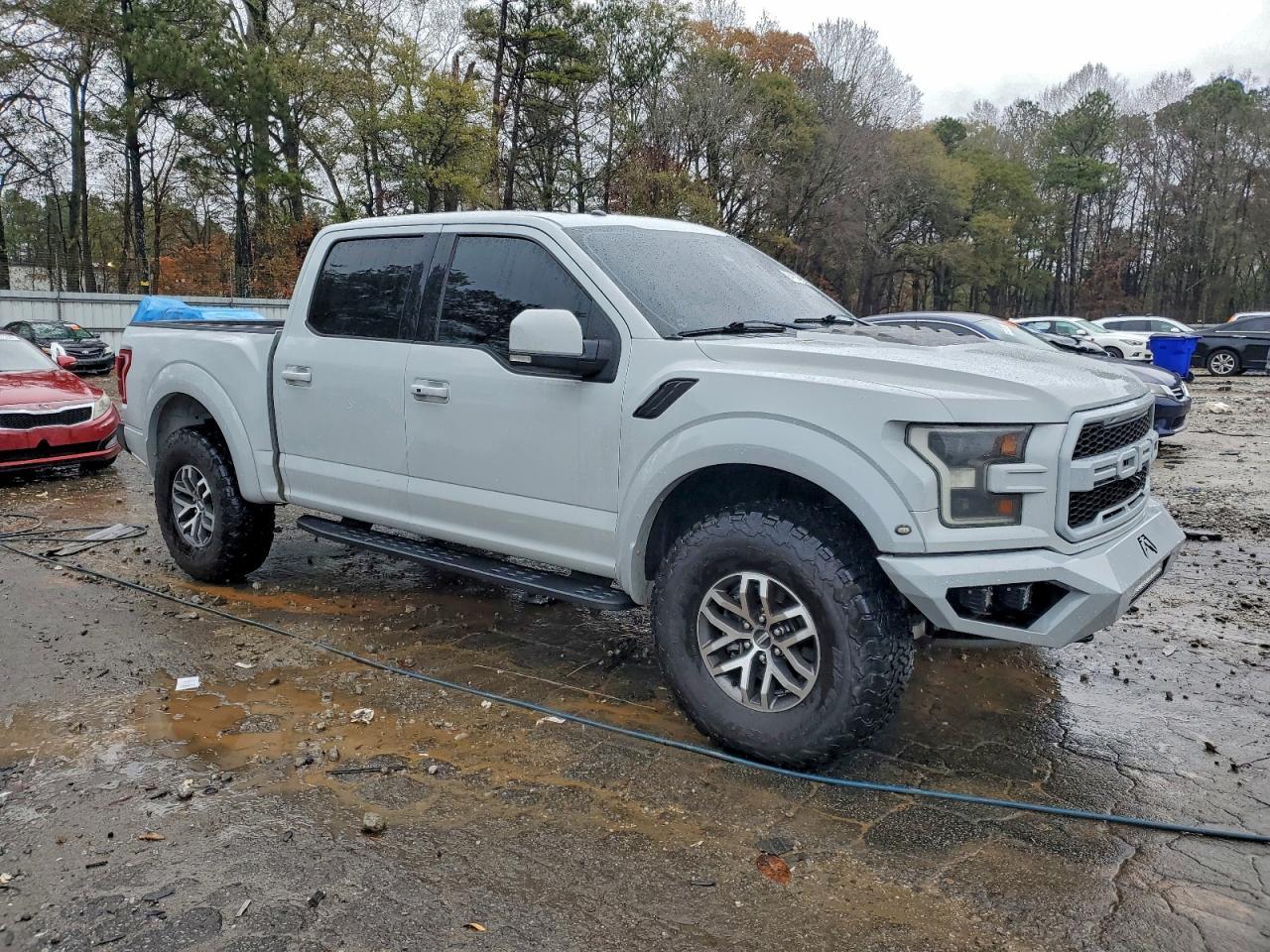 2017 Ford F150 Raptor - Фото 4