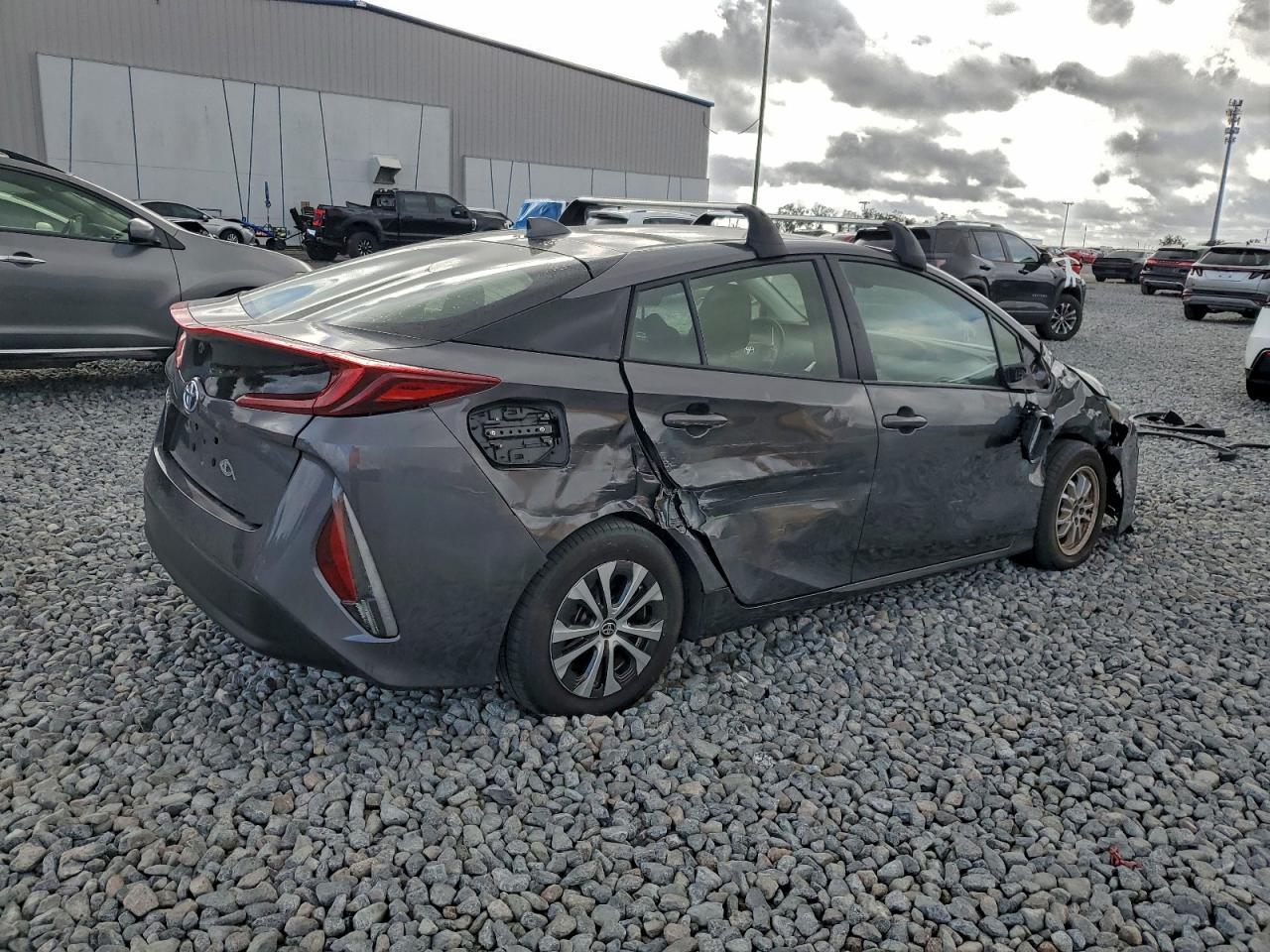 2022 Toyota Prius Prime Le - Фото 3