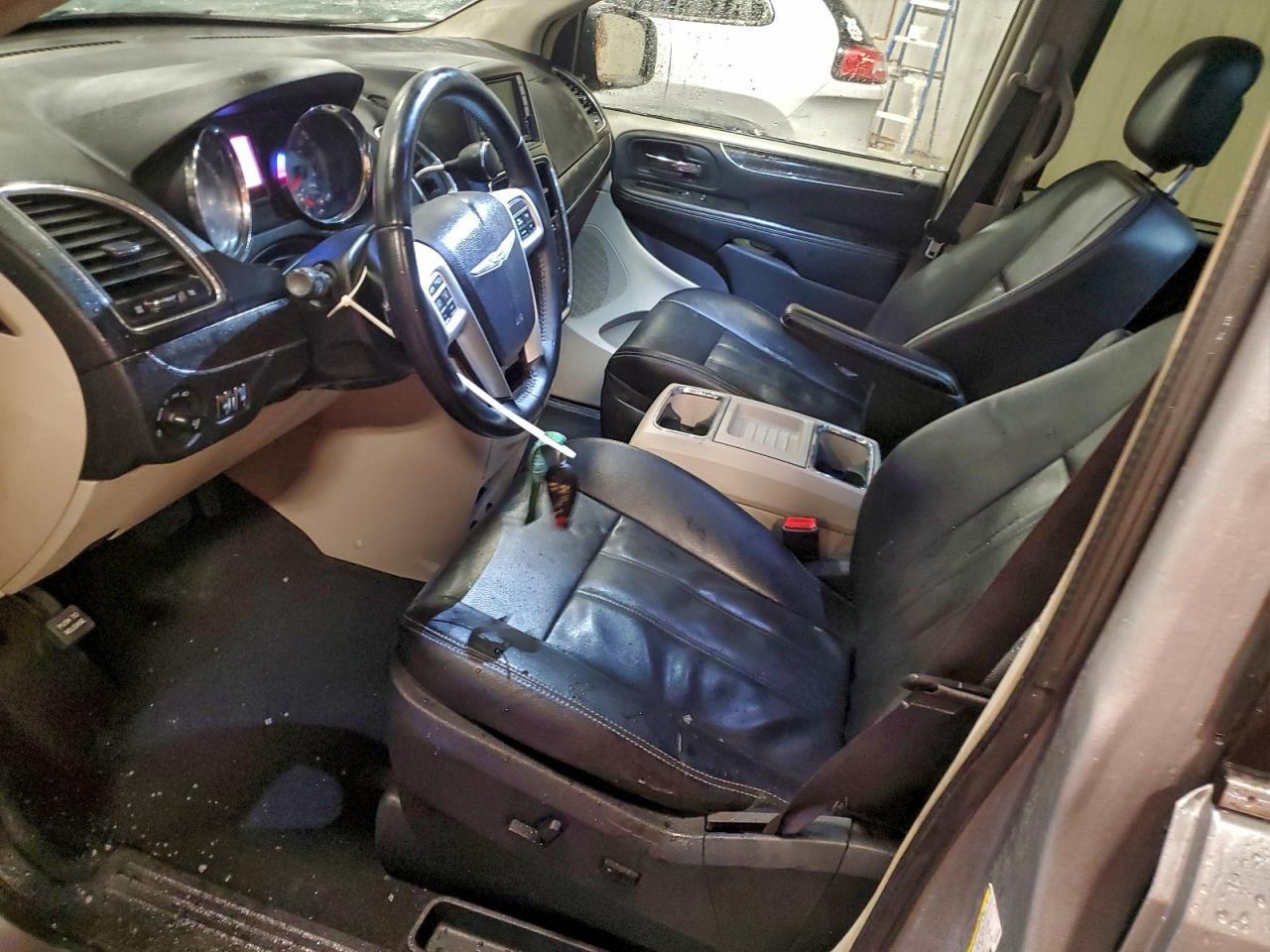 2015 Chrysler Town & Country Touring - Фото 7