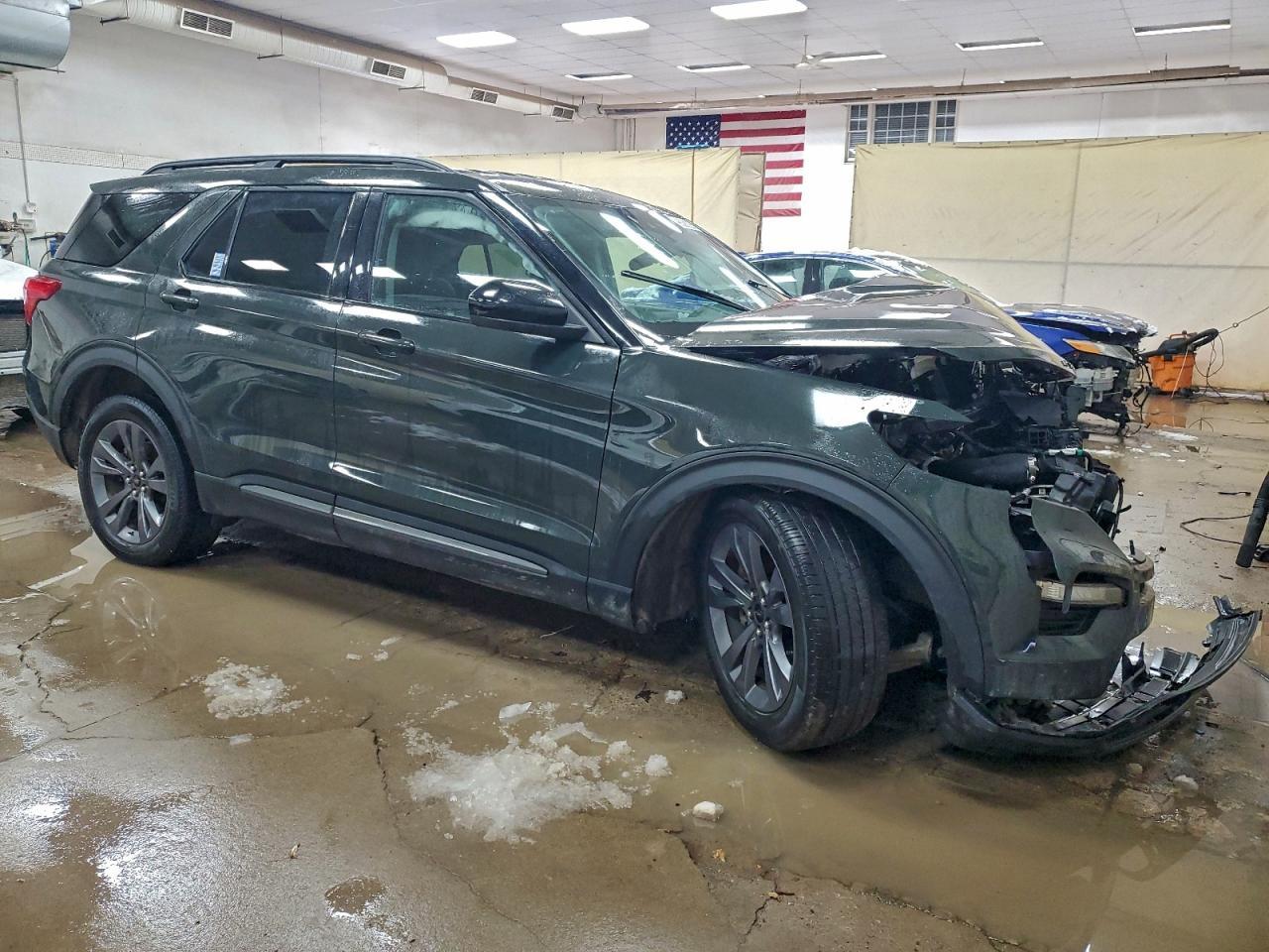 2023 Ford Explorer Xlt - Image 4