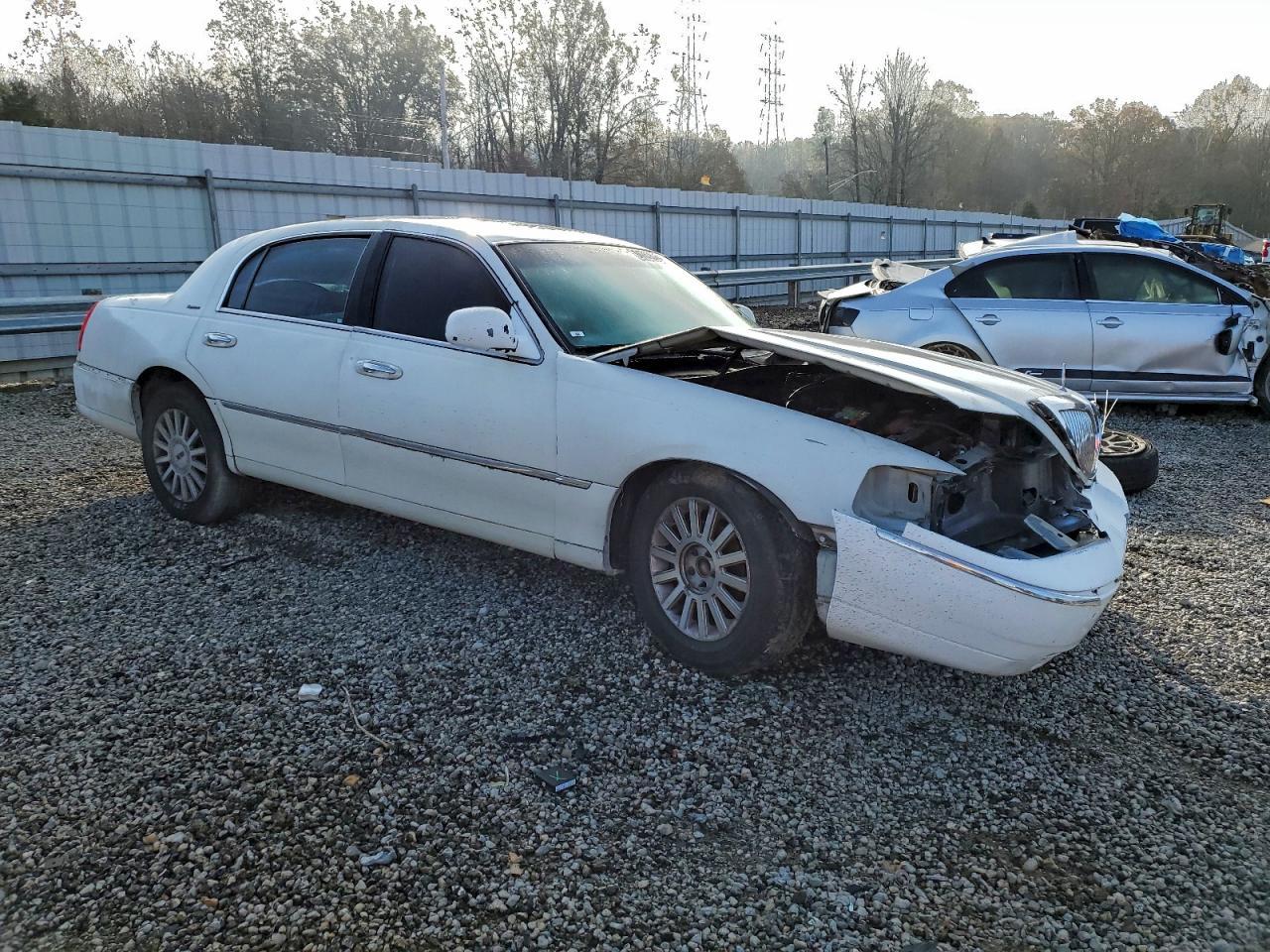 2004 Lincoln Town Car Executive - Фото 4