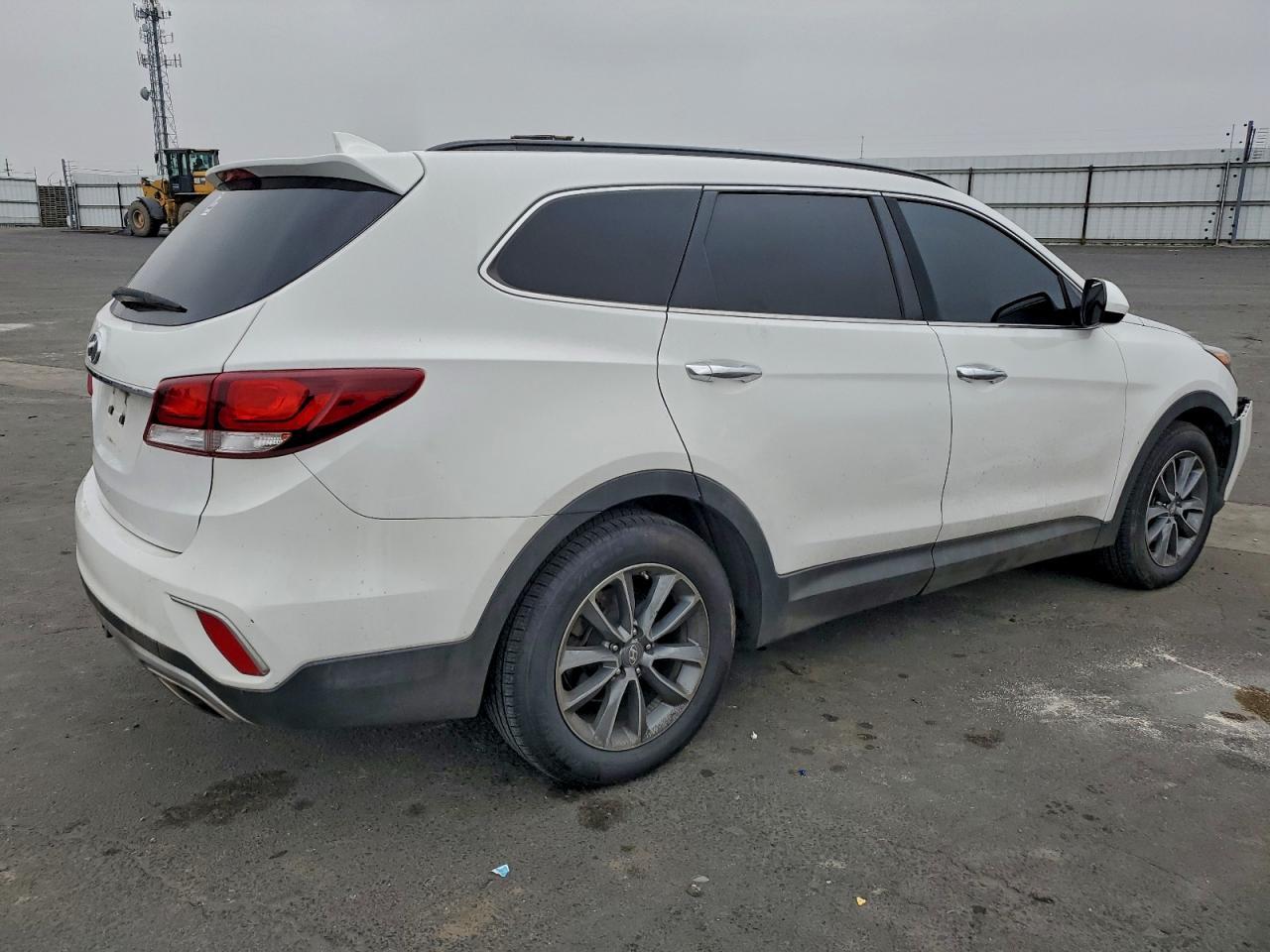 2017 Hyundai Santa Fe Se - Image 3