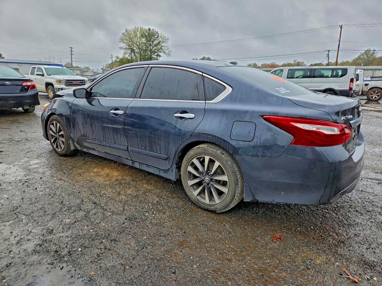 2017 Nissan Altima 2.5 - Image 2