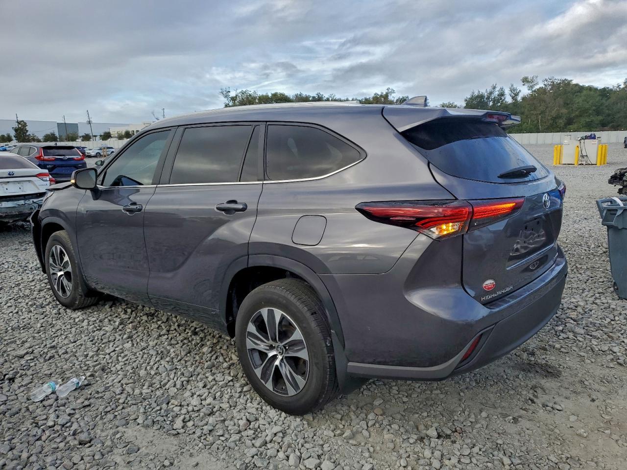 2024 Toyota Highlander Le - Фото 2