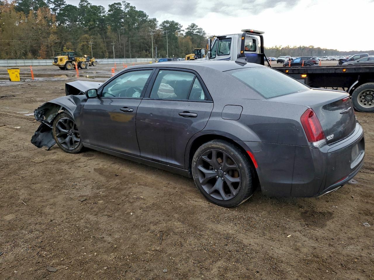 2021 Chrysler 300 S - Фото 2