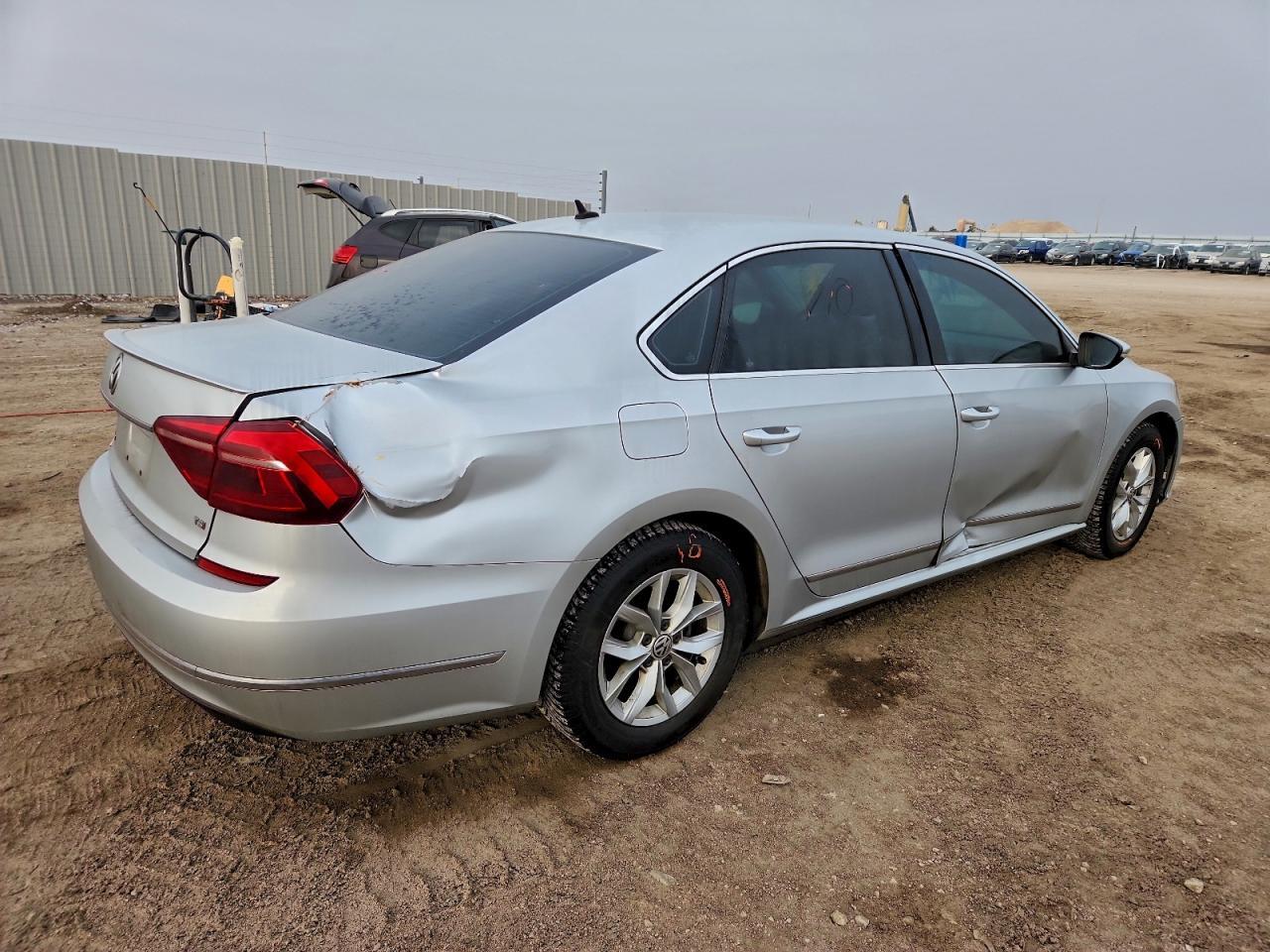 2017 Volkswagen Passat S - Фото 3