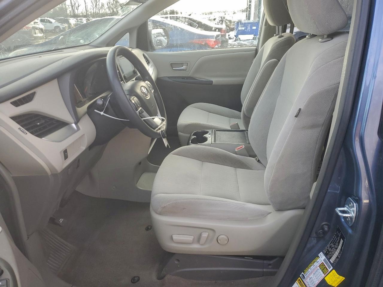 2017 Toyota Sienna Le - Фото 7