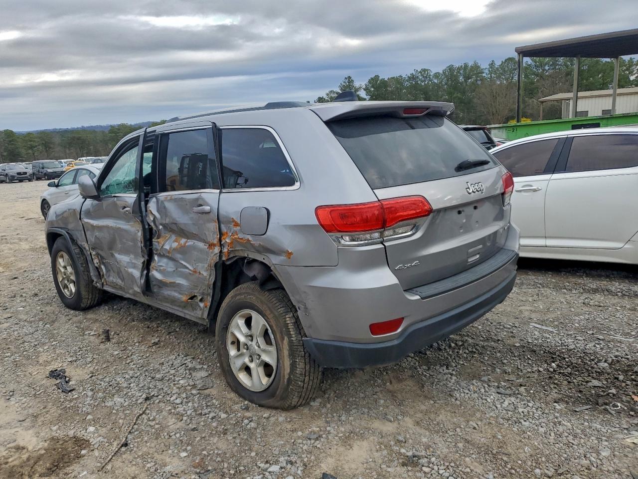 2015 Jeep Grand Cherokee Laredo - Image 2