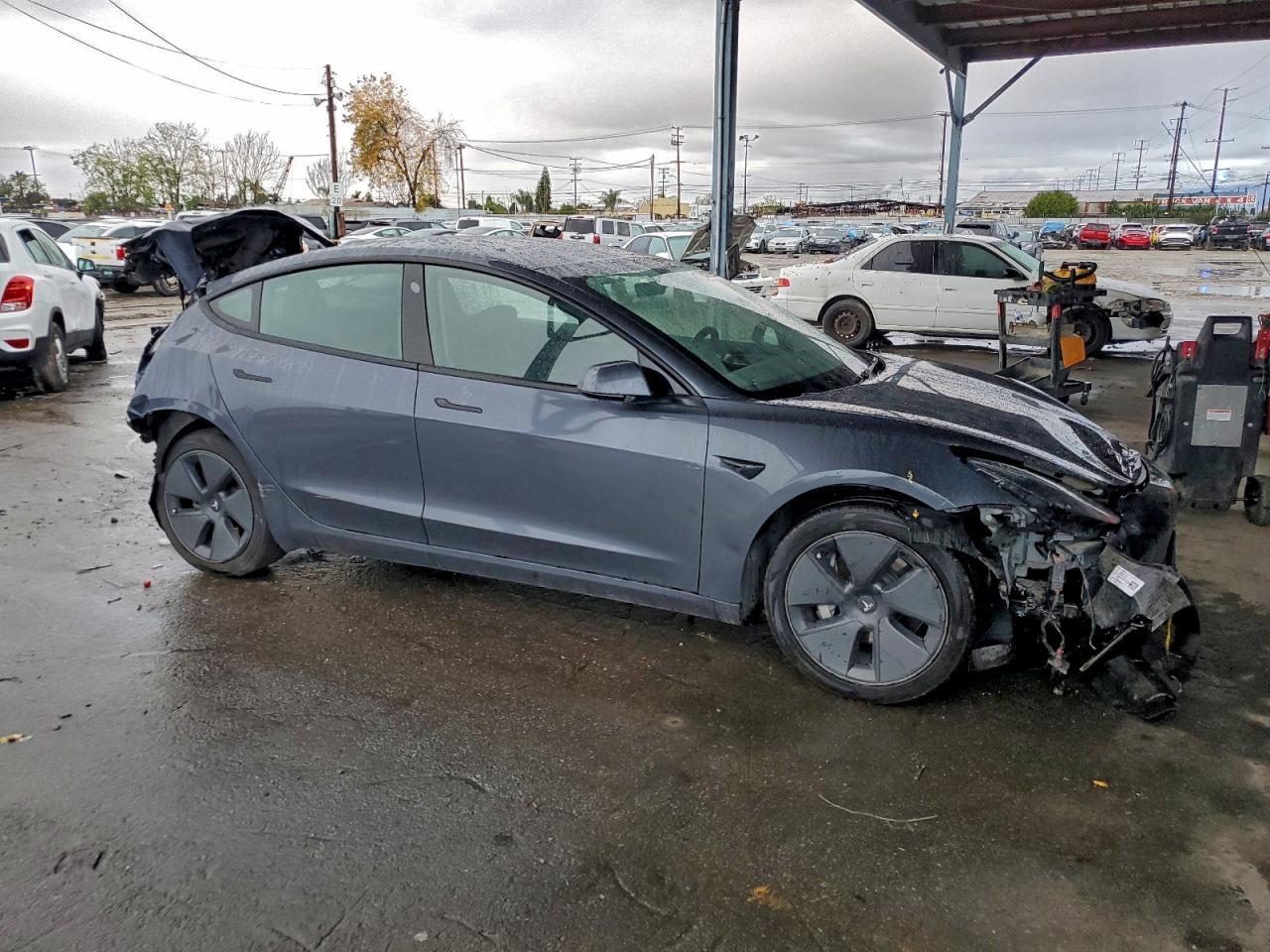 2022 Tesla Model 3 - Image 4