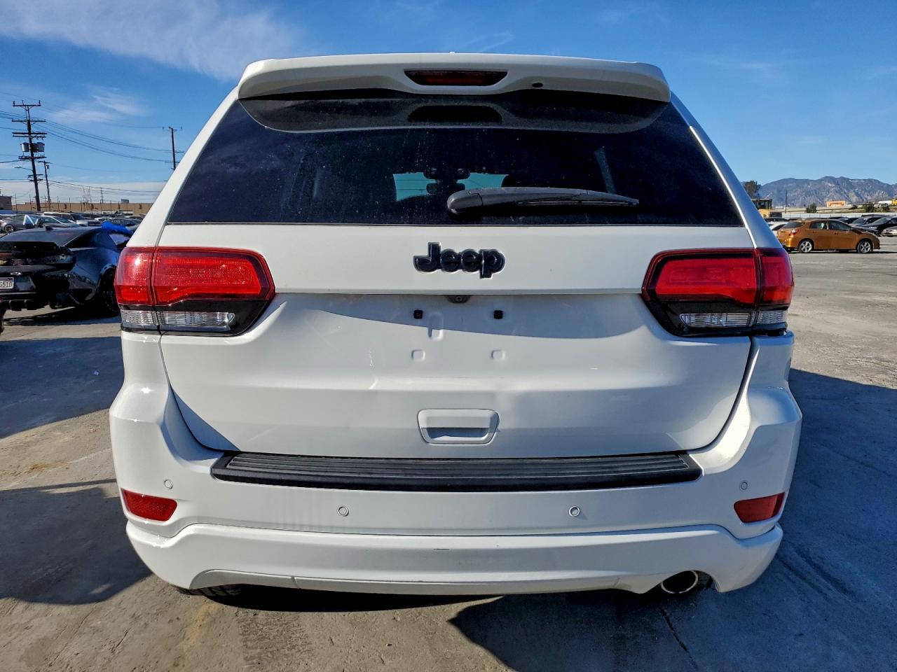 2020 Jeep Grand Cherokee Laredo - Image 6