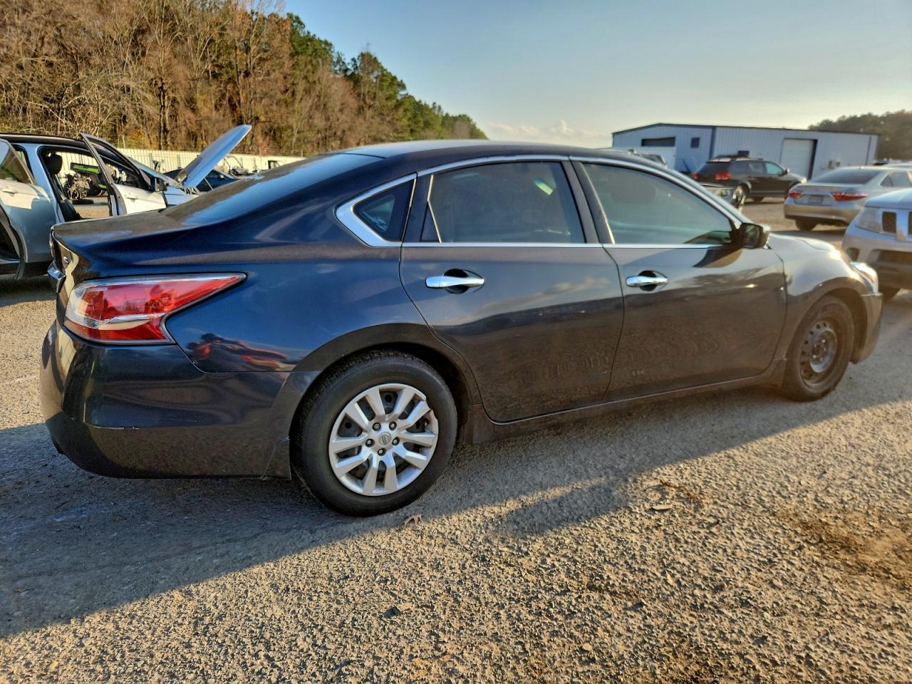 2015 Nissan Altima 2.5 - Image 3