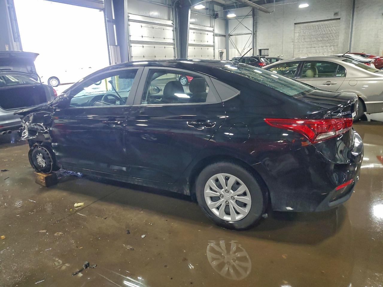 2021 Hyundai Accent Se - Фото 2