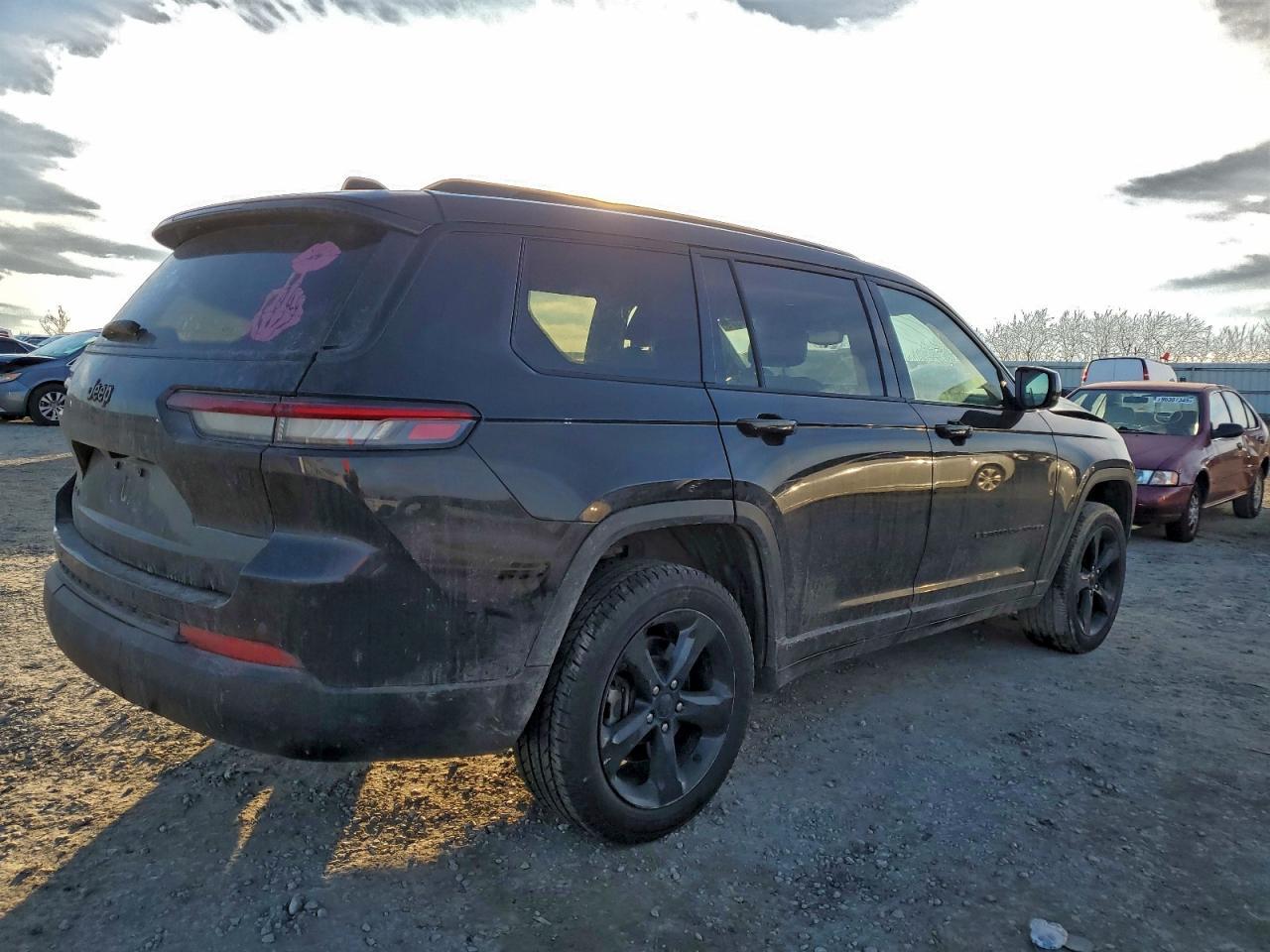 2023 Jeep Grand Cherokee L Laredo - Image 3