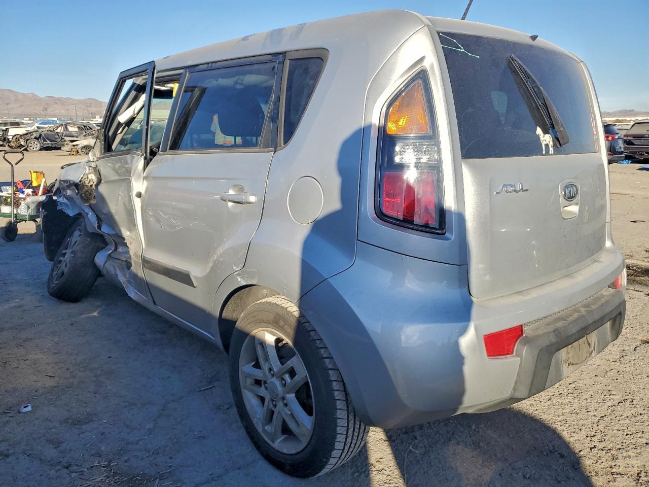 2011 Kia Soul + - Фото 2