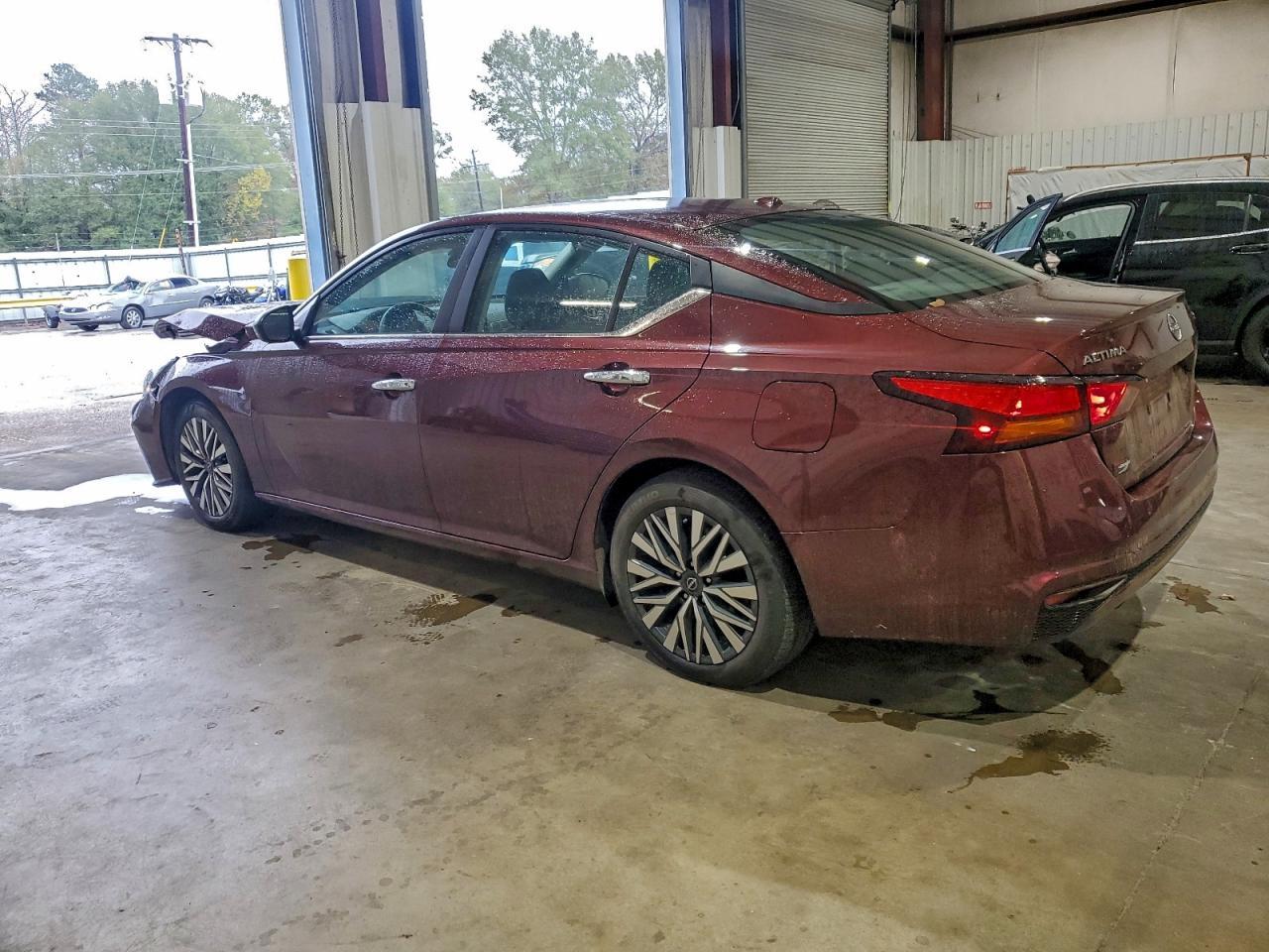 2024 Nissan Altima Sv - Image 2