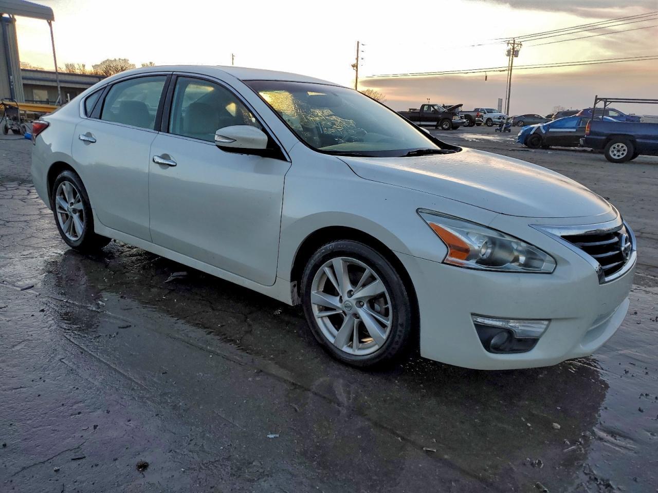 2014 Niss Altima 2.5 - Image 4