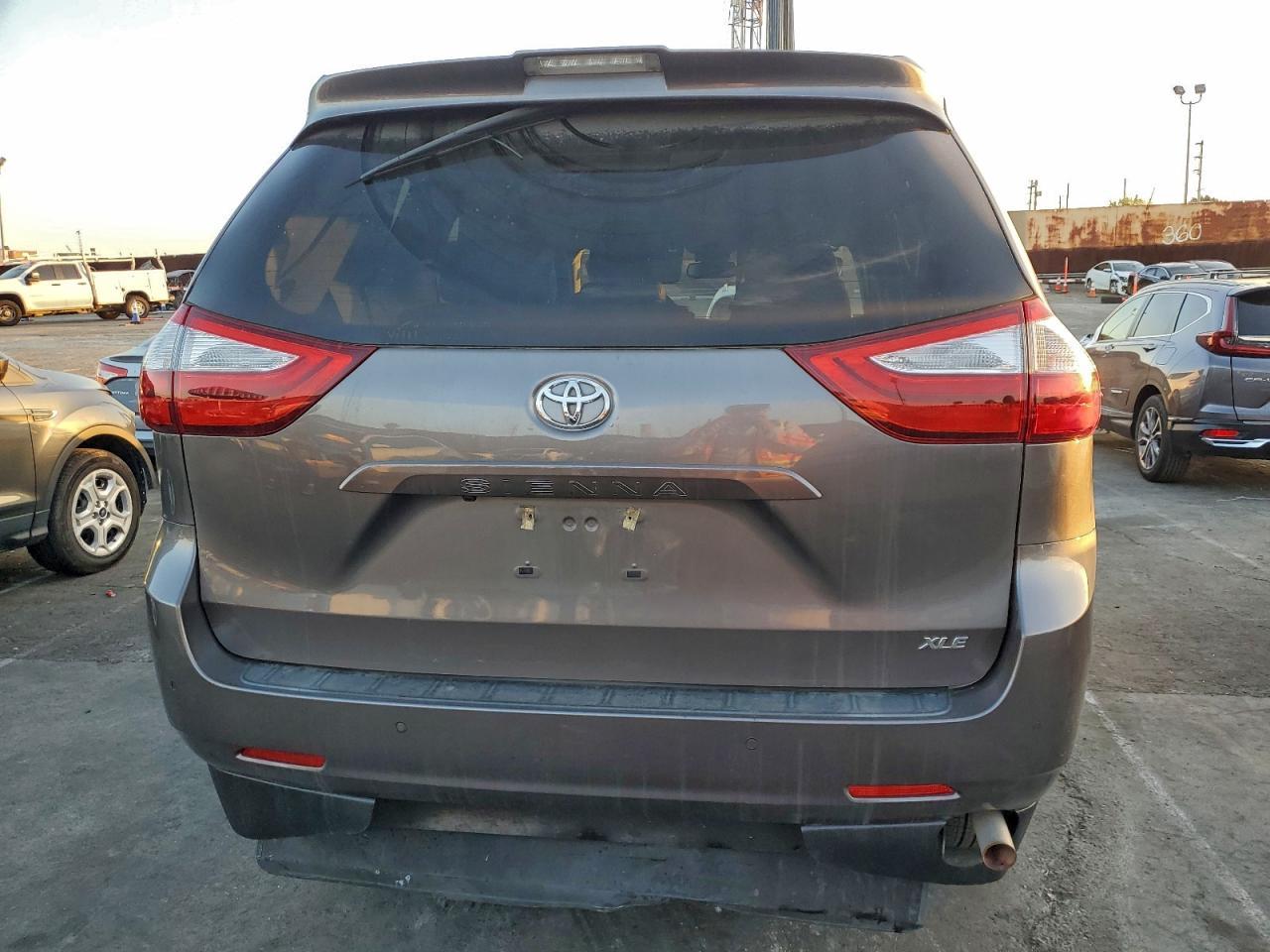 2019 Toyota Sienna Xle - Фото 6