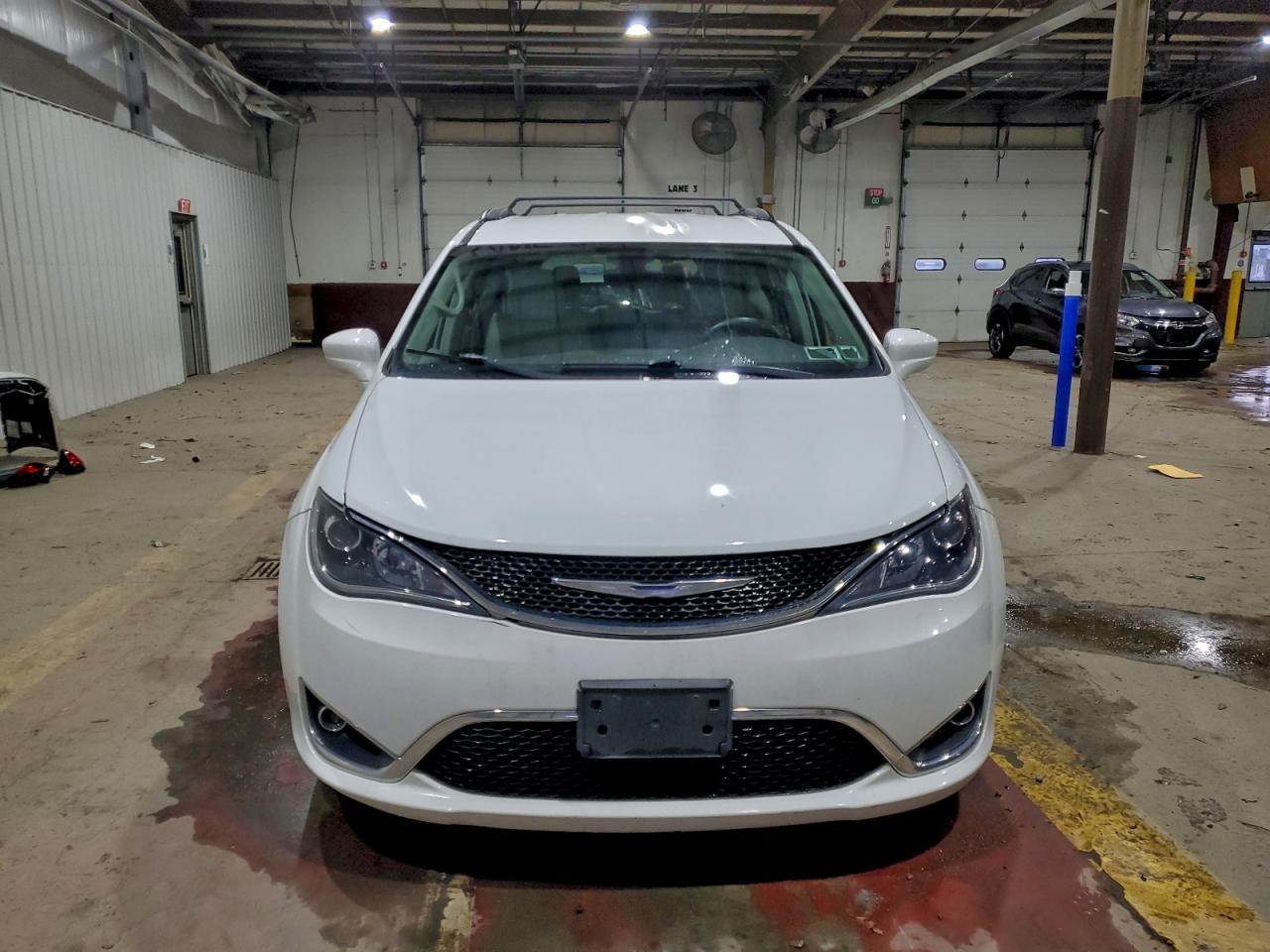 2017 Chrysler Pacifica Touring L - Фото 5