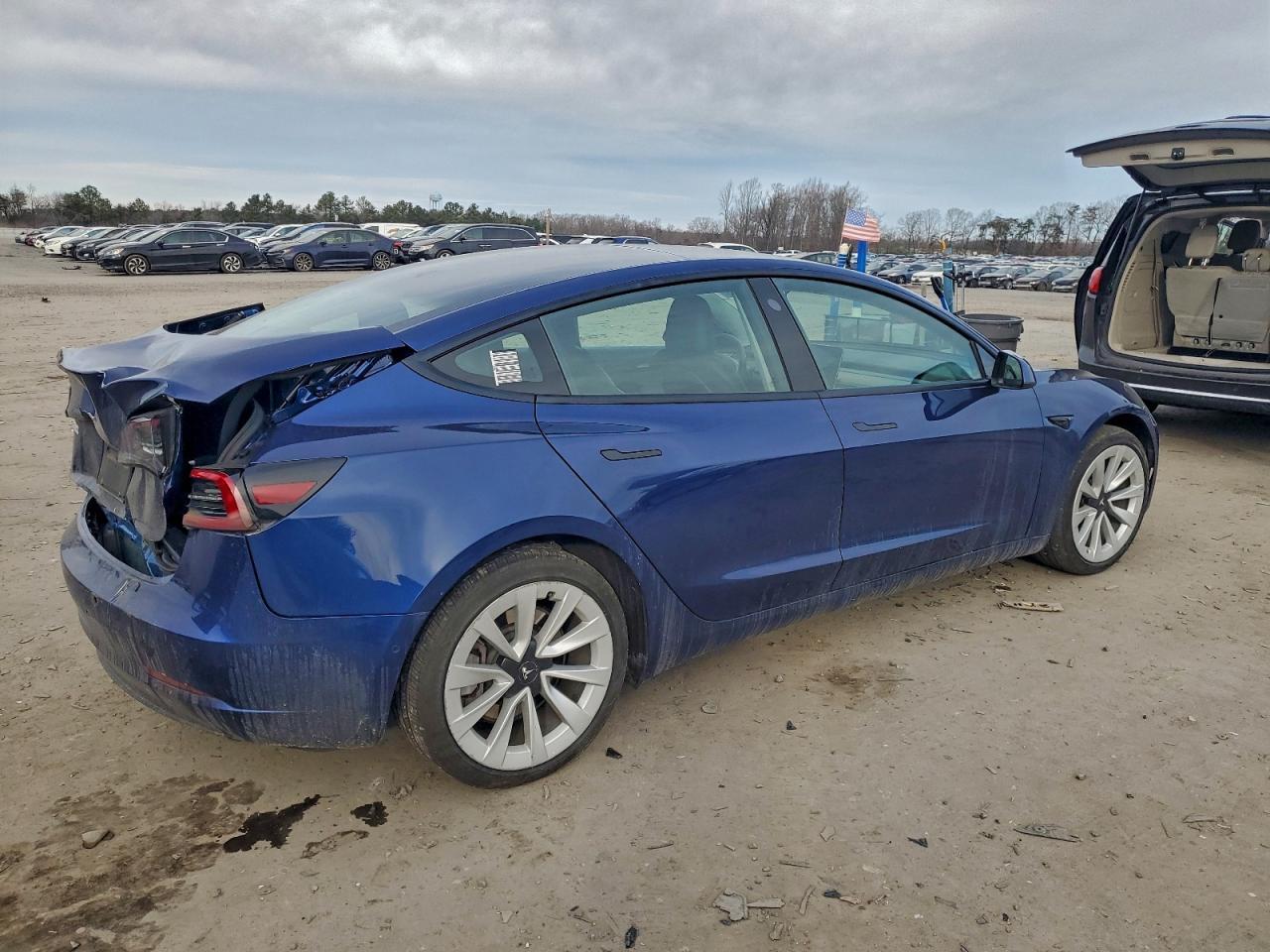 2022 Tesla Model 3 - Image 3