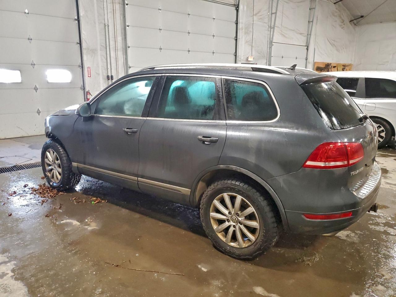2011 Volkswagen Touareg V6 - Фото 2
