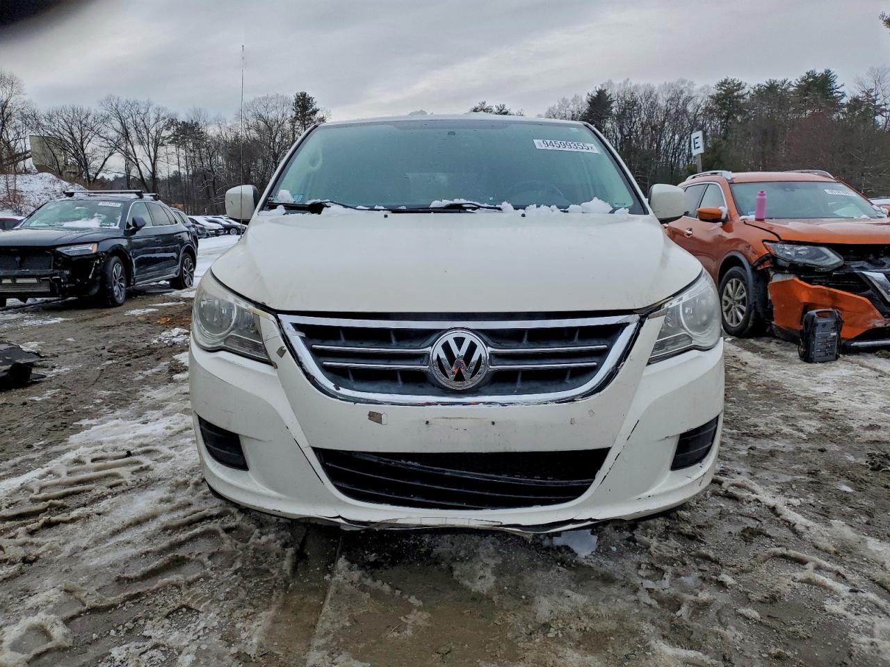 2010 Volkswagen Routan Se - Image 5