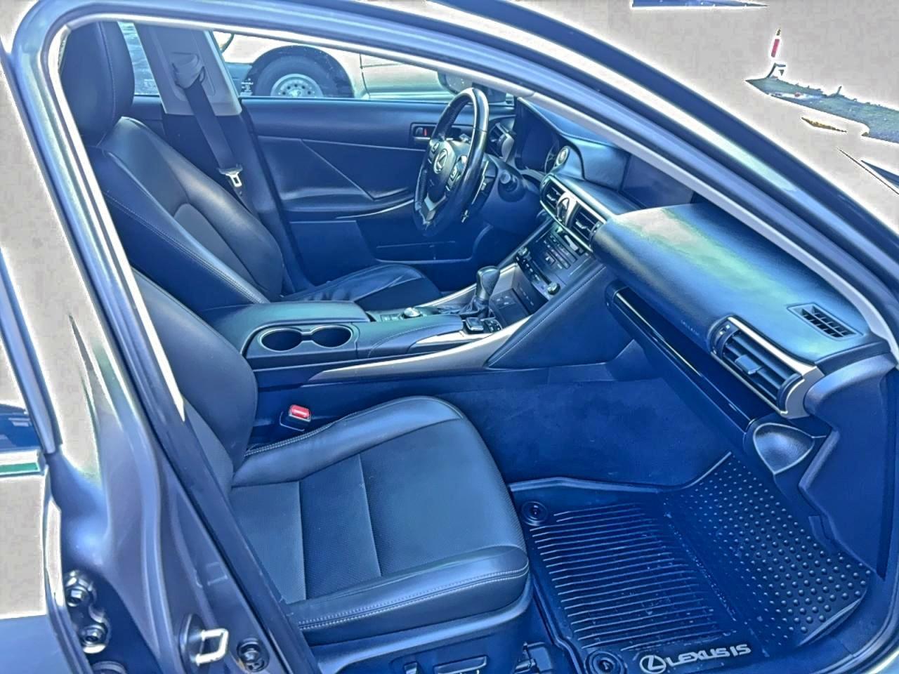 2017 Lexus Is 300 - Фото 5