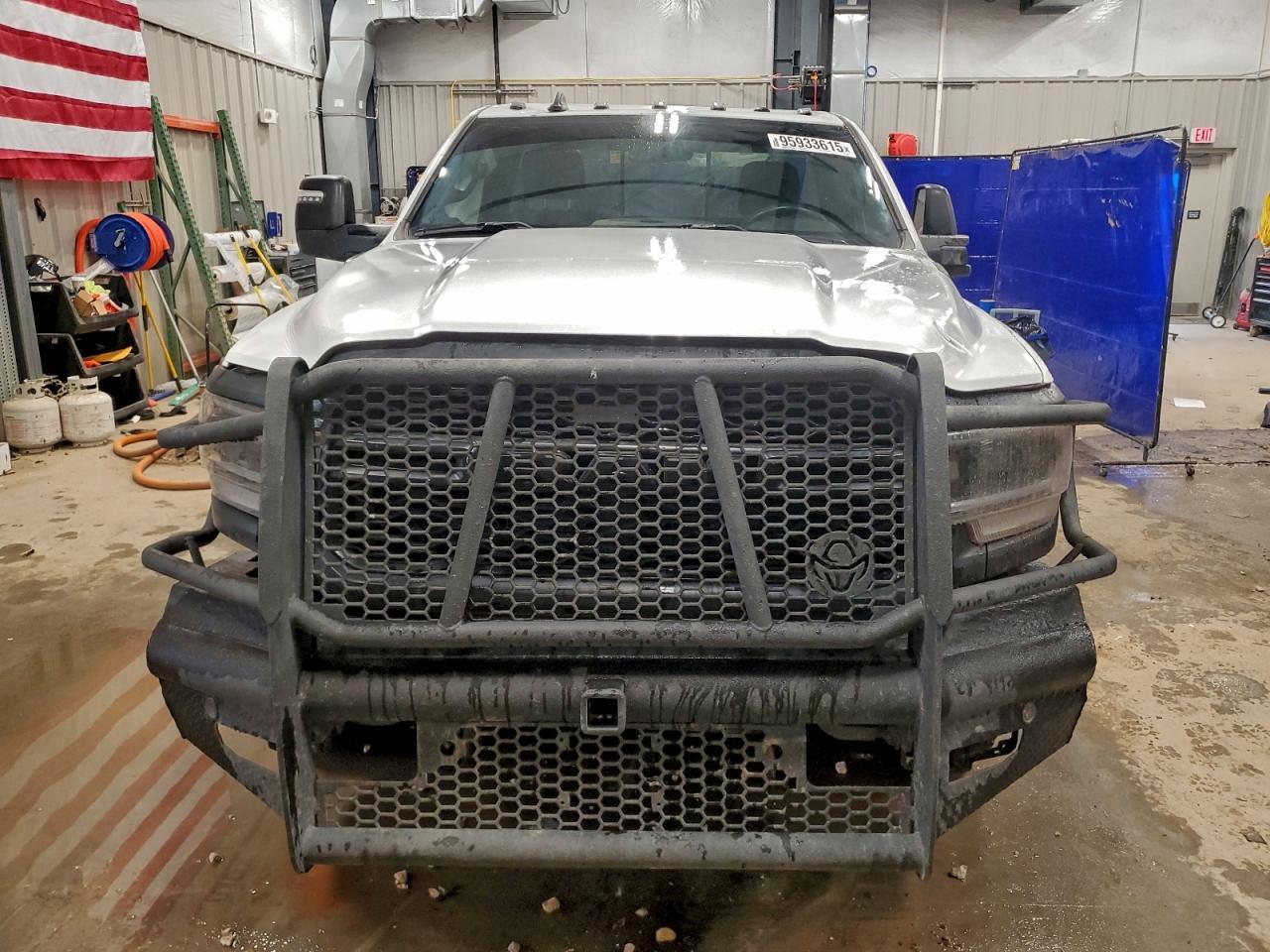 2023 Ram 3500Tradesman Reg 6 - Фото 5