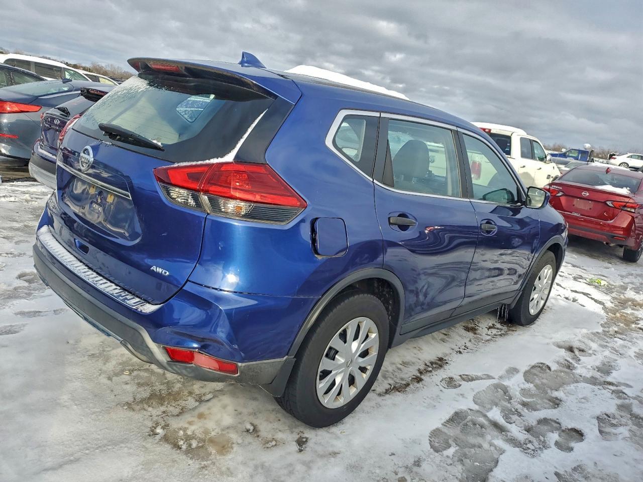 2017 Nissan Rogue S - Image 3