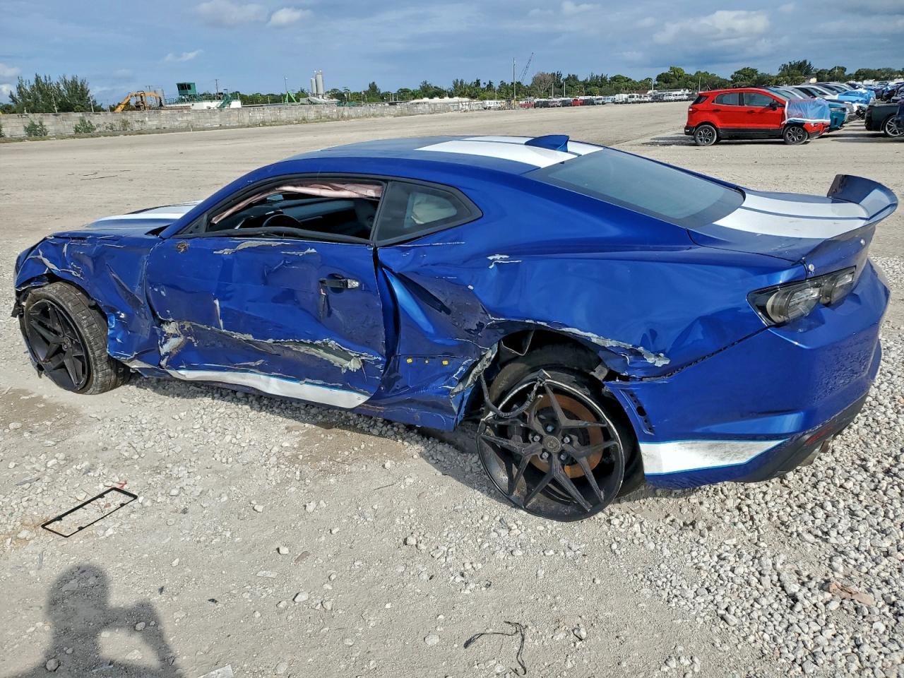 2021 Chevrolet Camaro Lz - Фото 2