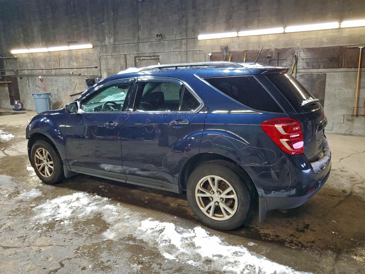 2017 Chevrolet Equinox Lt - Image 2