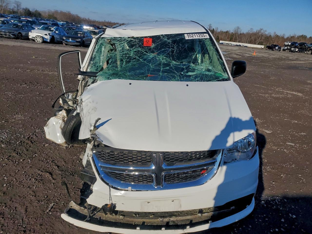 2020 Dodge Caravan - Фото 5