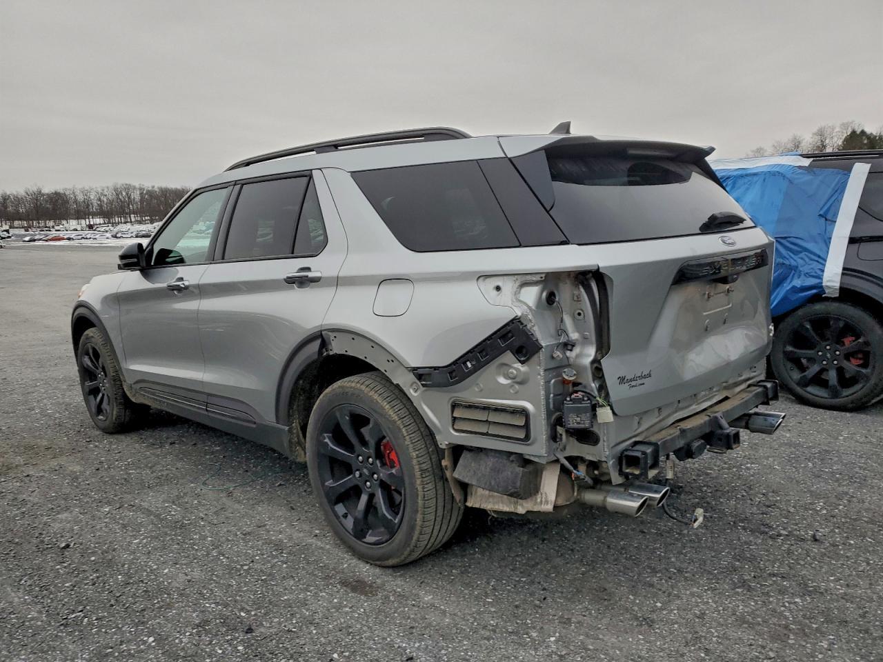 2023 Ford Explorer St - Image 2