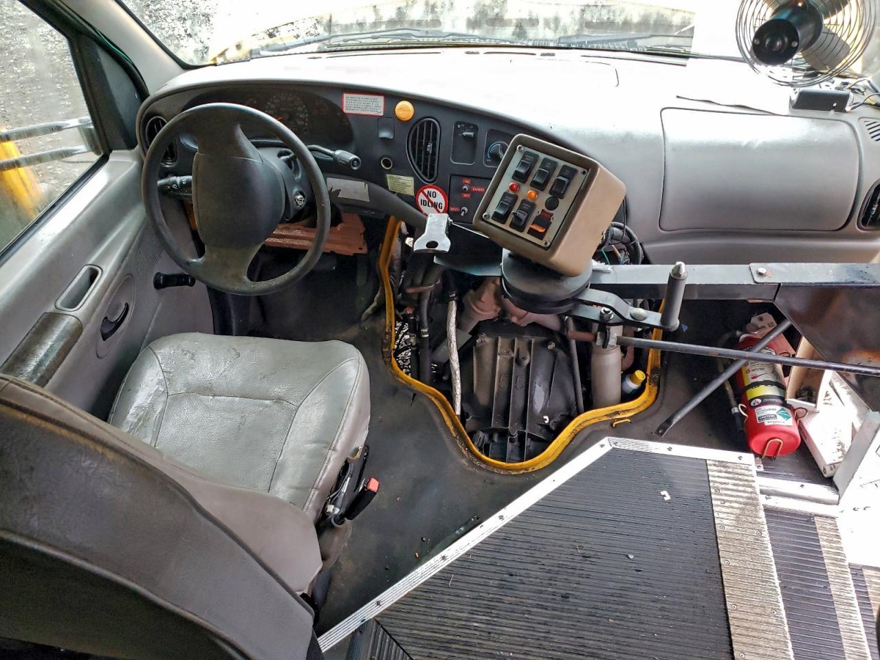 2000 Ford E350 School Bus - Фото 5