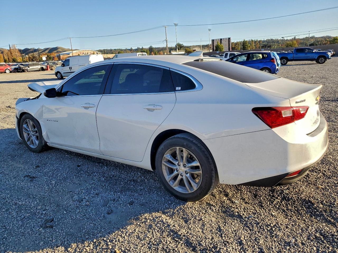 2018 Chevrolet Malibu Lt - Image 2